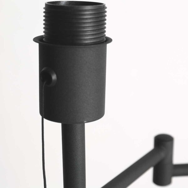 Zwarte vloerlamp industieel met rotan lampenkap Mexlite Bella - Image 3