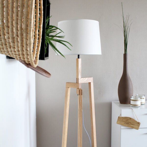 Scandinavische driepoot vloerlamp beige hout Mexlite Sabi - Image 2