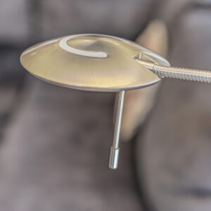 5 cm – Draai- en/of kantelbaar en In hoogte verstelbaar – Ingebouwd (LED) – Staal
