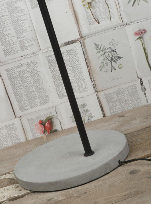 Retro metalen zwarte vloerlamp It's About RoMi Oslo - Image 7