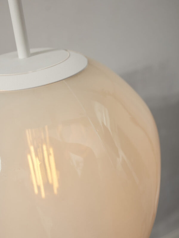 Witte glazen hanglamp metaal modern It's About RoMi Helsinki - Image 3