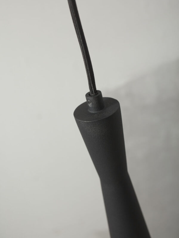 Retro zwart metaal hanglamp It's About RoMi Bordeaux - Image 3
