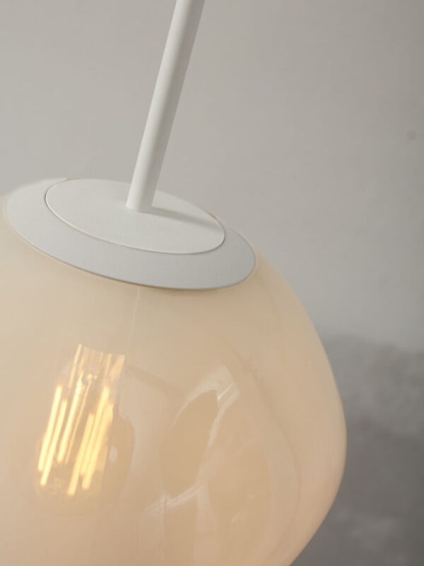 Witte glazen hanglamp metaal modern It's About RoMi Helsinki - Image 7