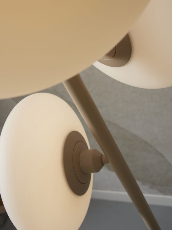 Grijze-glazen Scandinavische vloerlamp metaal It's About RoMi Sapporo - Image 4