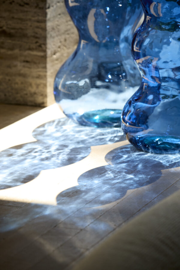 light&livingveneriovaasmetglansdonkerblauwglas–ø26,5x75cm-1